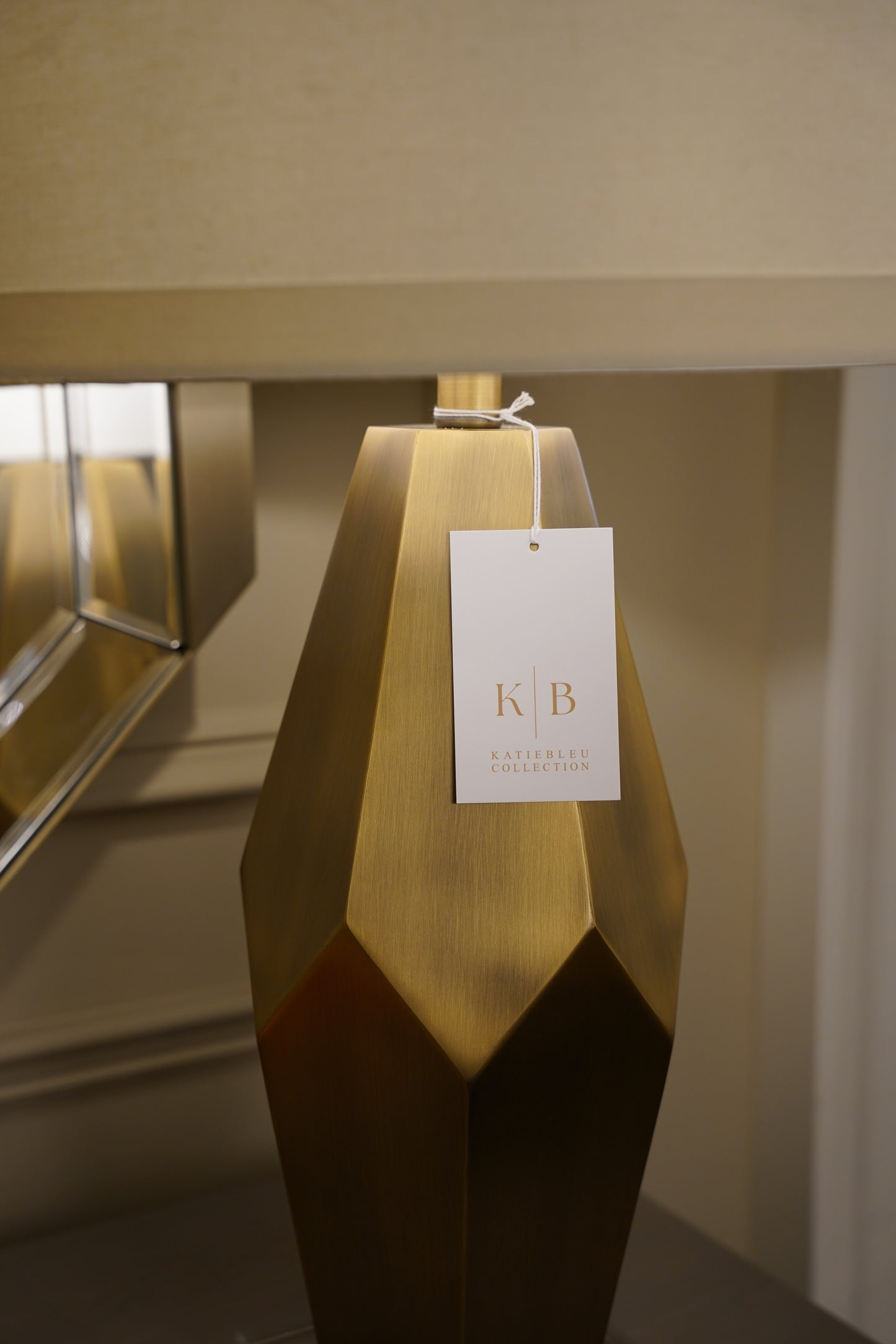 CARA TABLE LAMP