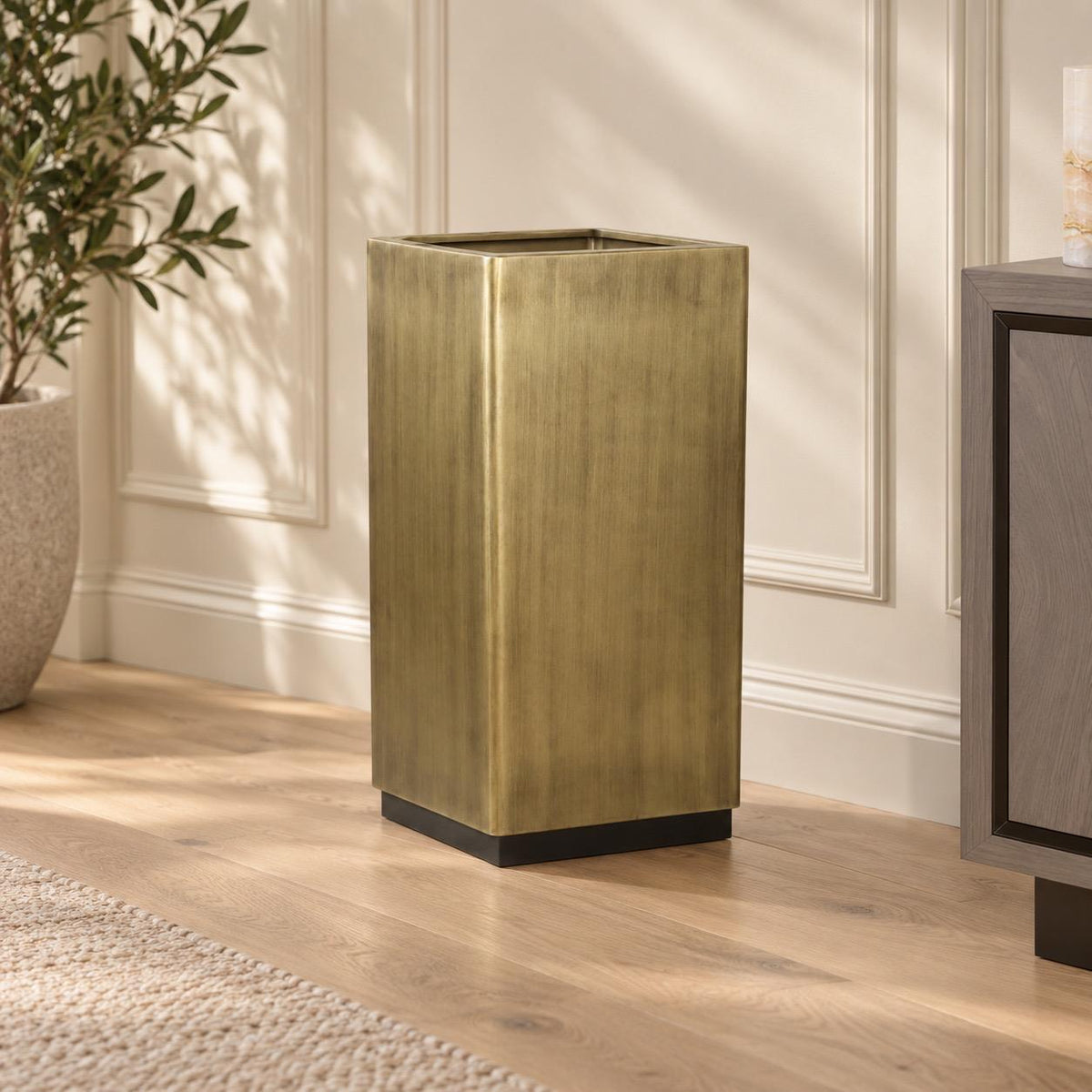 JESSE LARGE PLANTER